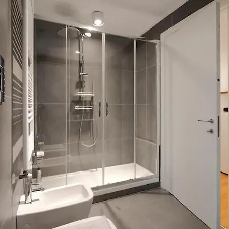 Life Suite-hosted By Sweetstay Διαμέρισμα