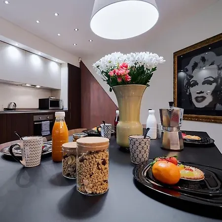 Life Suite-hosted By Sweetstay Διαμέρισμα *